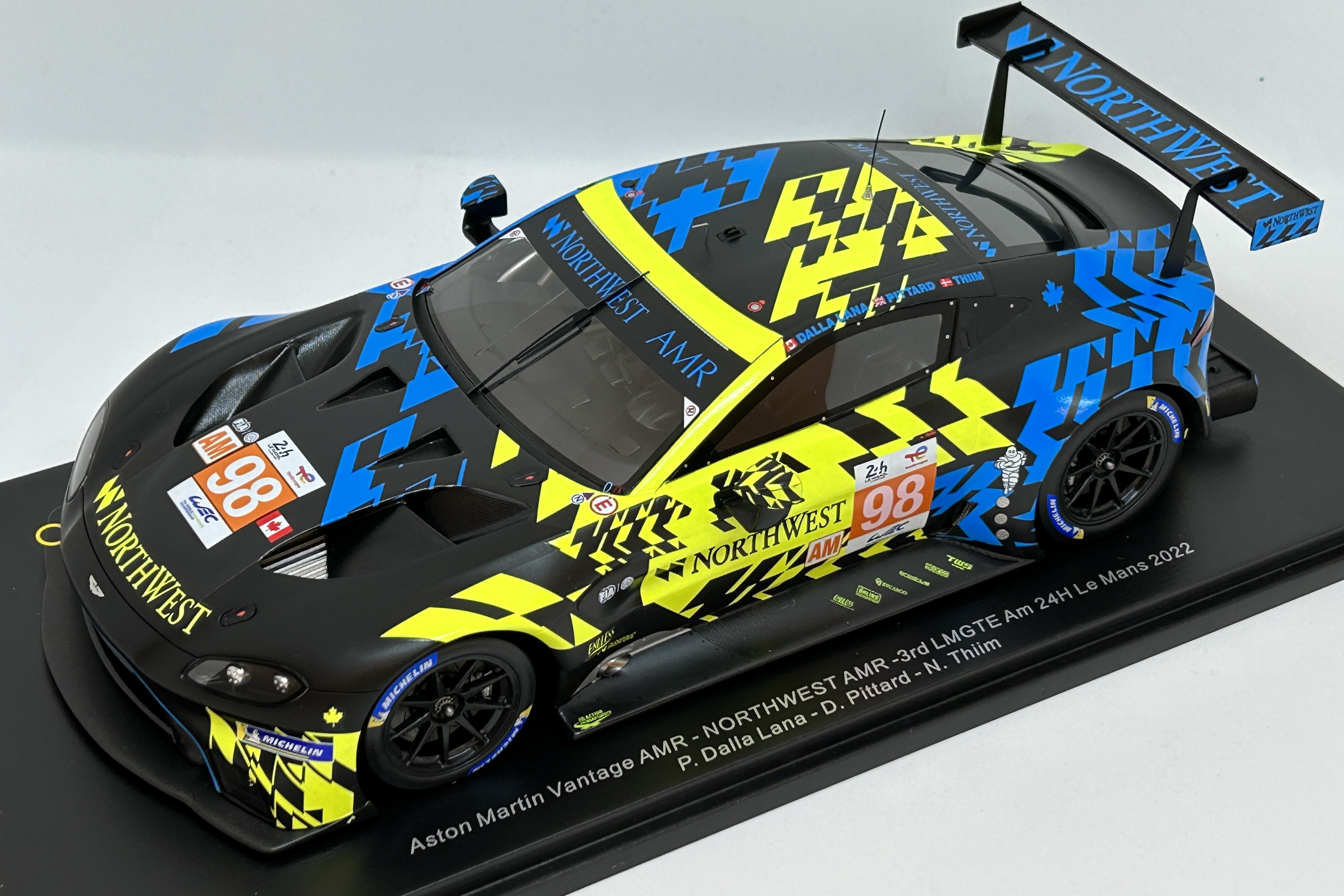 Spark Aston Martin AMR Vantage GT3 2012年 Diecast model cars Aston Martin AMR Vantage GT3 1/43 Spark